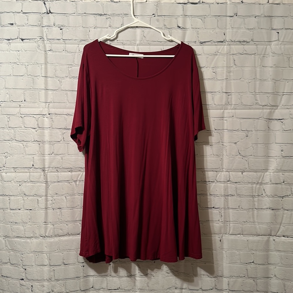 Esenchel plus 3x. Maroon/burgundy/red flowy tunic blouse. Like new!